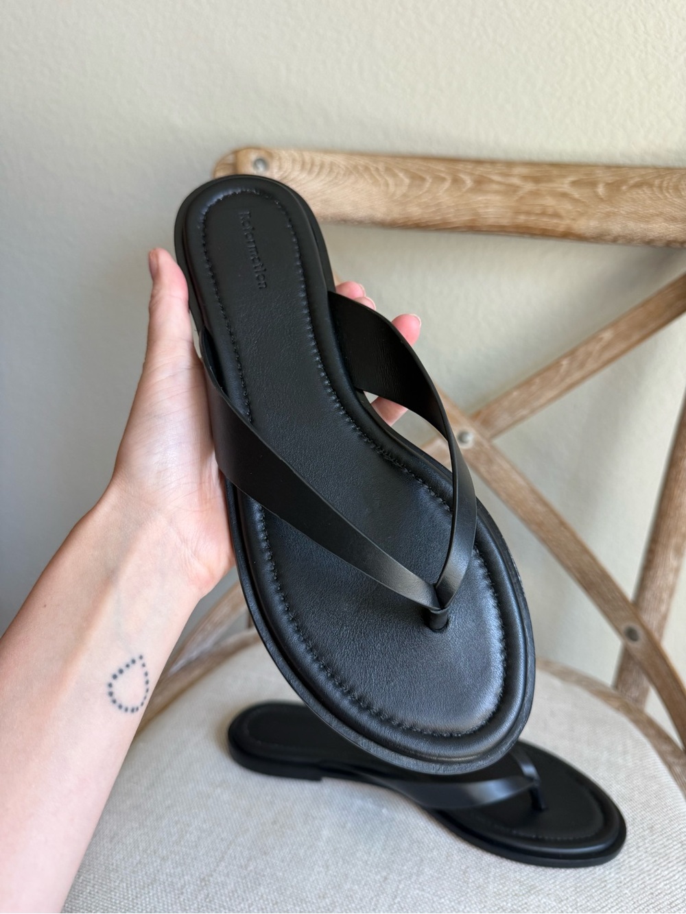 Reformation Jessie Thong Sandal black - Picture 4 of 4